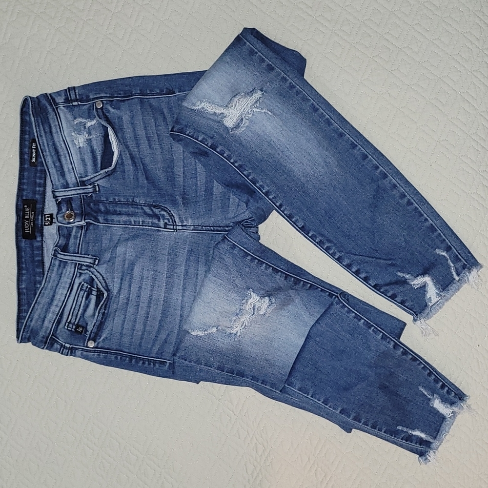 Skinny fit Judy Blue size 5/27 distressed jeans